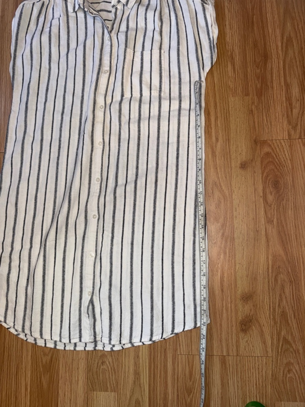 Old Navy White Short-Sleeve Button-Up Shirt with Black Stripes - Picture 11 of 12